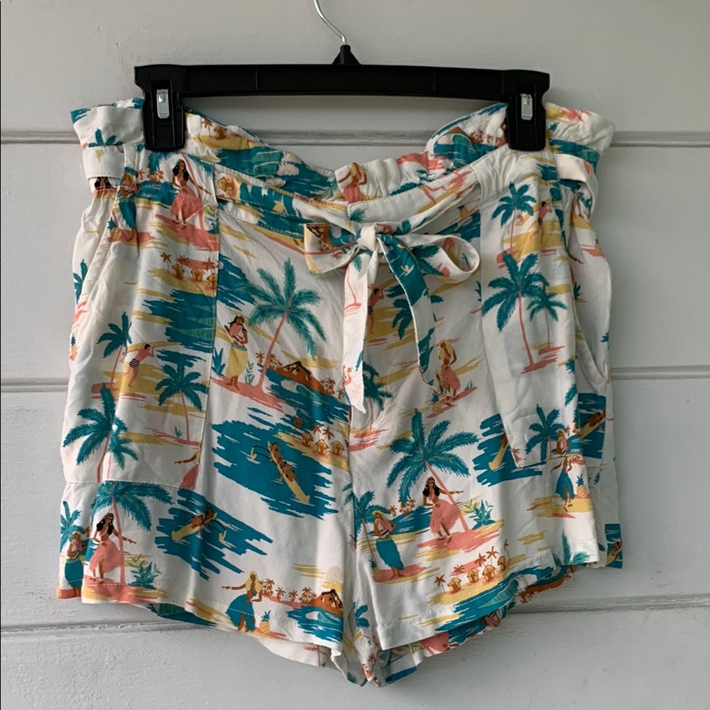 ROXY| NWOT Tropical Print Shorts with Tie Waist